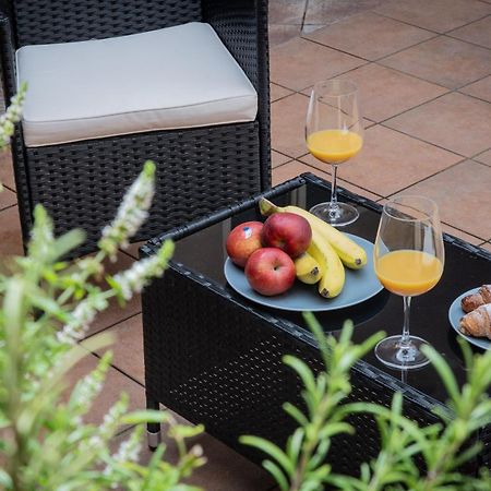 White Swan Boutique Apartments Prága Kültér fotó