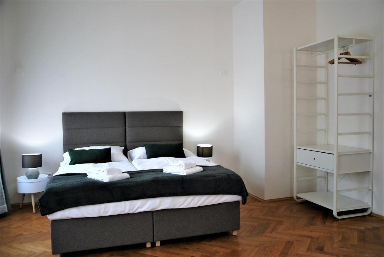 White Swan Boutique Apartments Prága Kültér fotó