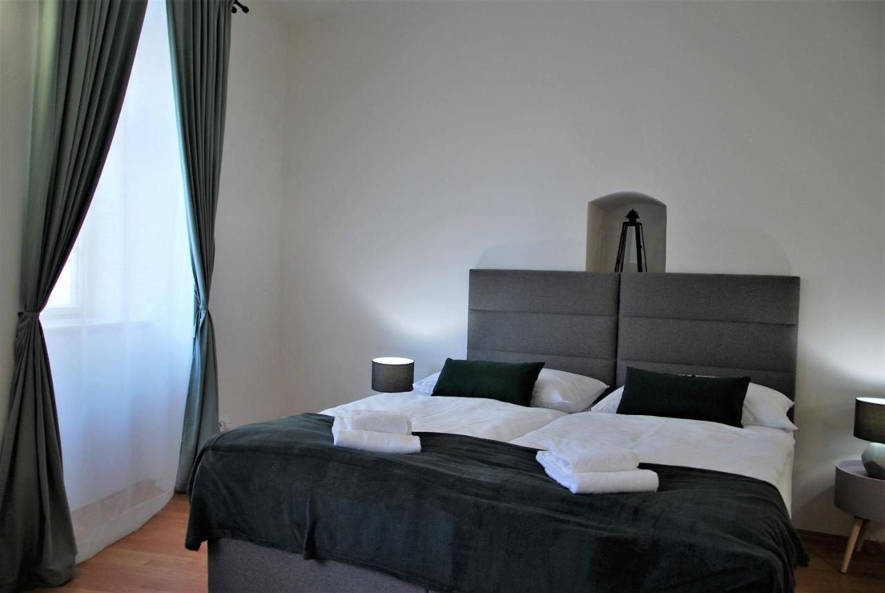 White Swan Boutique Apartments Prága Kültér fotó