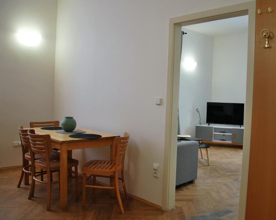 White Swan Boutique Apartments Prága Kültér fotó