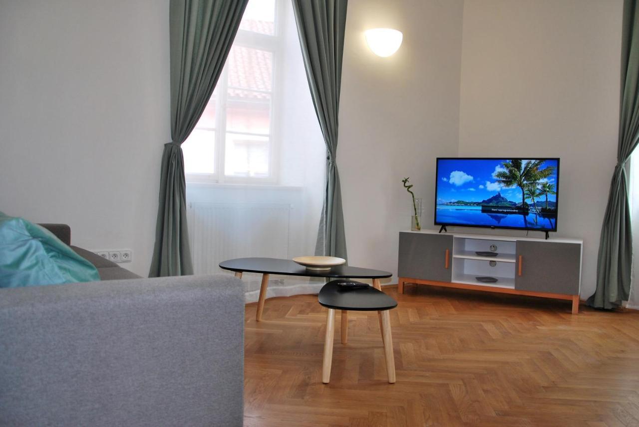 White Swan Boutique Apartments Prága Kültér fotó