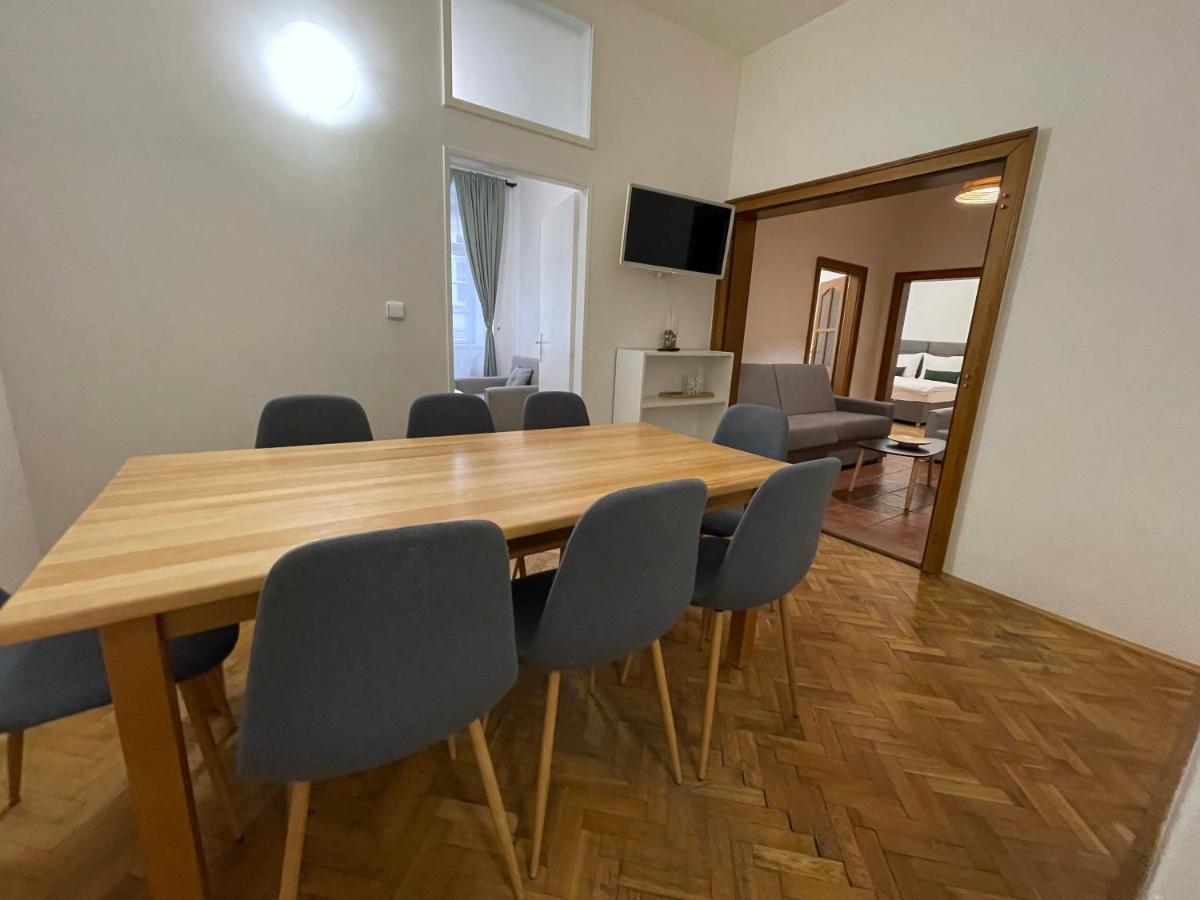 White Swan Boutique Apartments Prága Kültér fotó