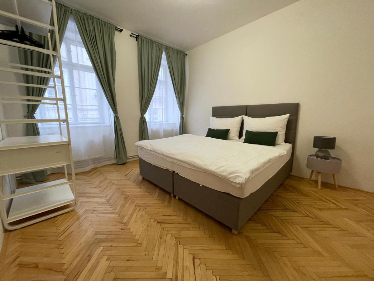 White Swan Boutique Apartments Prága Kültér fotó