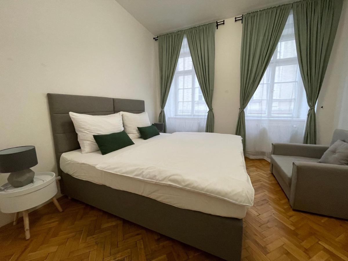 White Swan Boutique Apartments Prága Kültér fotó