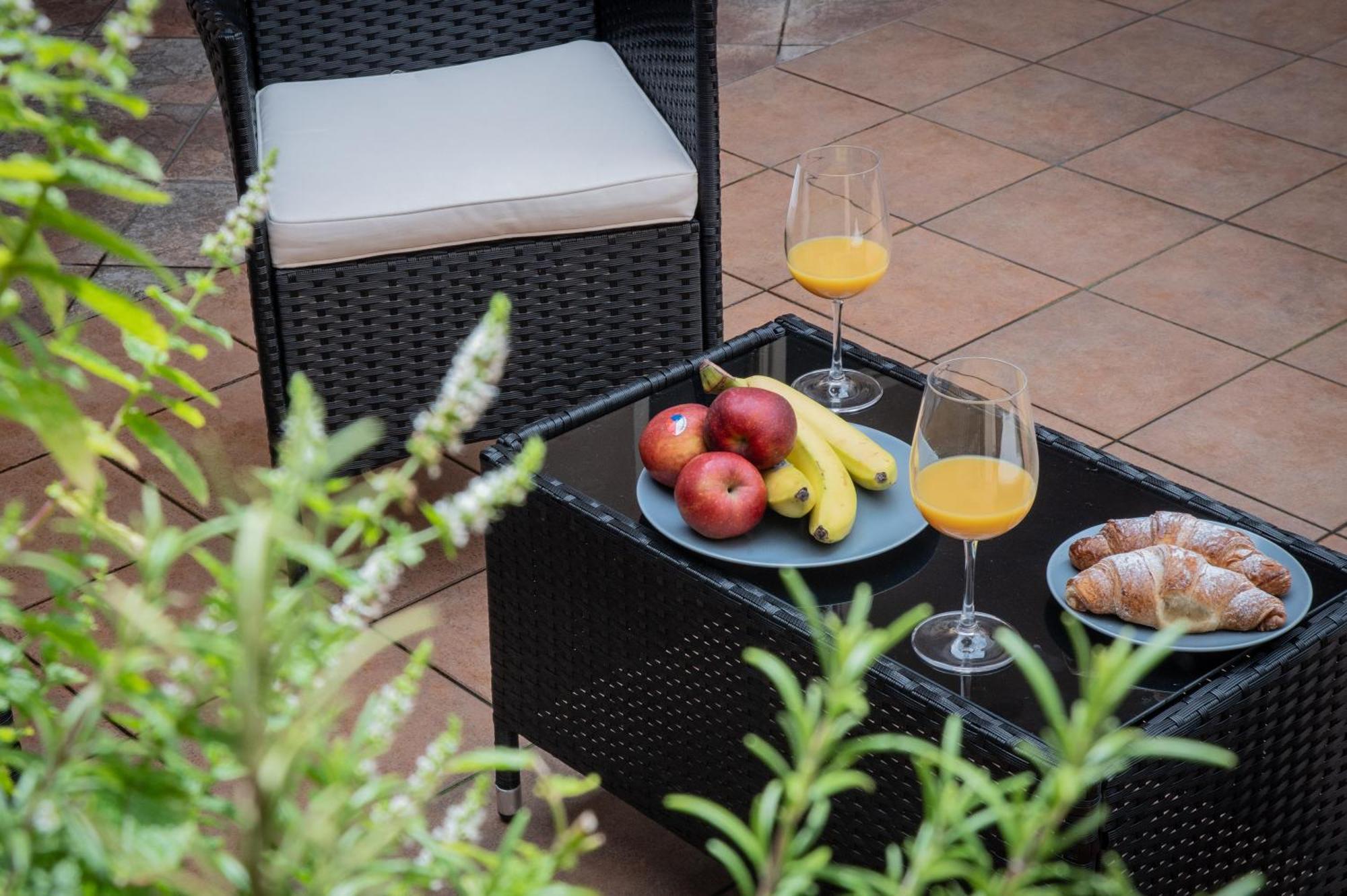 White Swan Boutique Apartments Prága Kültér fotó