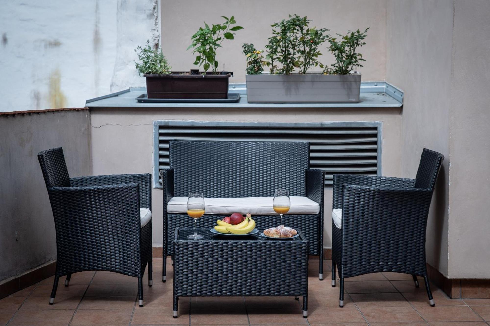 White Swan Boutique Apartments Prága Kültér fotó